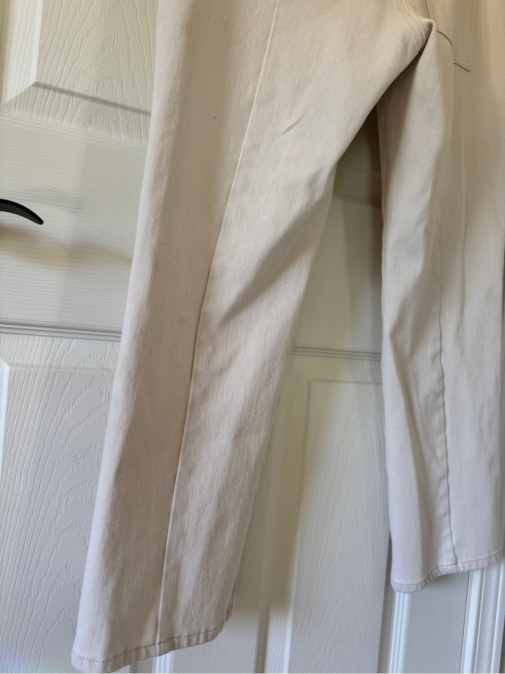 CAbi Soho Cropped Jeans in Cream - Picture 4 of 8